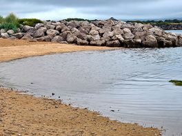 Tide coming in. lovely swimming spot.