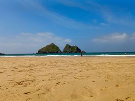 Holywell bay acessed from the campsite