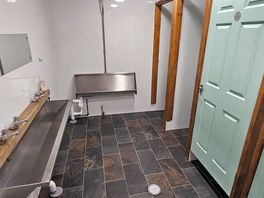 Mens toilets and showers