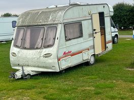 Abandoned caravan’s