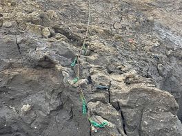 Chain to help with getting to the beach, it’s not as steep as it looks.