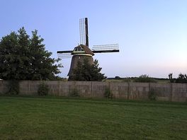 Die windmühle neben an