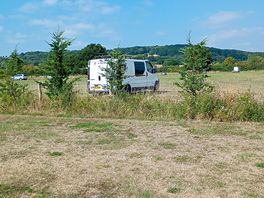 In the field nice view allround had a piecfull night well lit up if you need the toilet at night