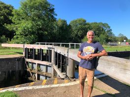 Manning the lock