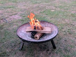 Campfire are allowed. off the ground and must be put out at the end of use