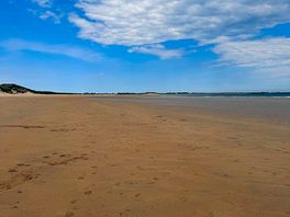 Beach 5 mins away