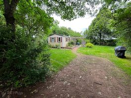 Two-bed lodge tucked away in its own garden
