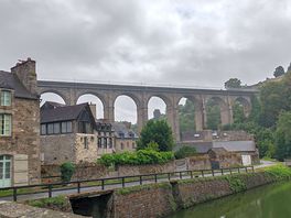 Dinan a 45 min du camping