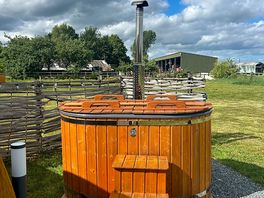 Loved the hot tub, great experience under the stars