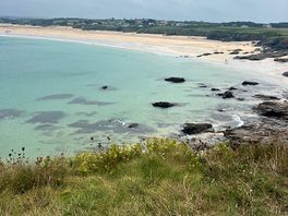 1 min walk to beach