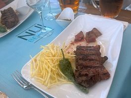 Restaurant aan t strand 700 meter verderop