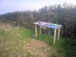 The dish washing facility.