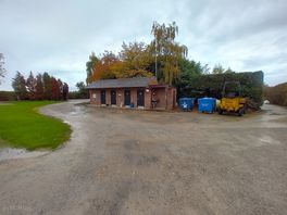 Toilet showers and pot washing up area