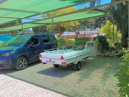 Parcela espaciosa ,con sombra y toma de agua y luz