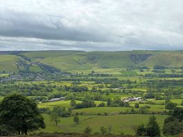 Towards castleton and hope
