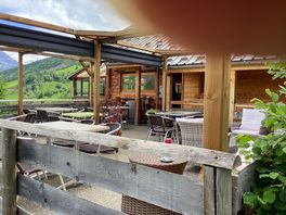 Bar and restaurant outside seating