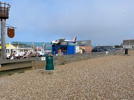More of the beach entertainment/ bar / restaurant right in front too