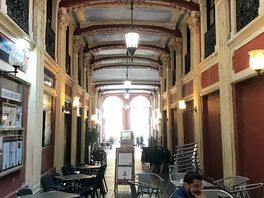Een zijstraatje van het grote plein plaza del pilar, met leuke restaurantjes