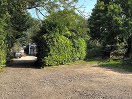 Entrance towards the site