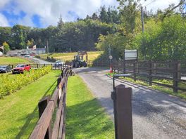 Treborth entrance, impeccable