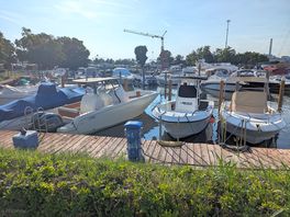 Petit port à 5 mn du camping