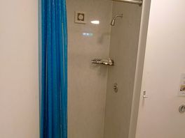 Shower / washsroom