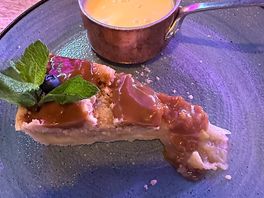 Caramel apple pie
