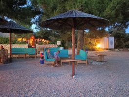 La plage avec son resto bar au top
