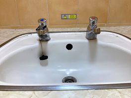 Rusted taps and lack of overflow fitting