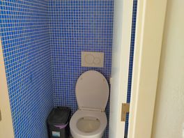 Wc estrecho e incómodo