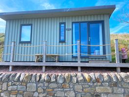 Beautiful, clean and ideal cabin.
