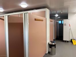 Ladies bathrooms. loads of toilets and very good sized bathroom. showers have a changing area.