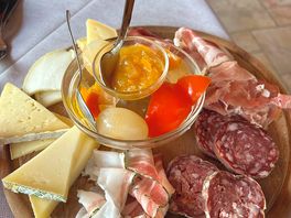Antipasto buonissimo al ristorante del camping.