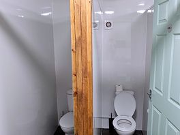 Mens toilet
