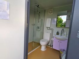 Duschhäuschen mit toilette