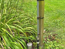 L’accès à l’eau potable et à la possibilité du tout à l’égout sur l’emplacement même.