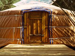 The exterior of Almadraba yurt