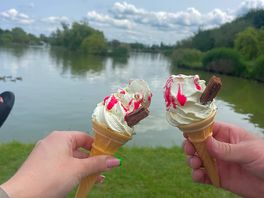 A perfect weekend moment – ice cream in hand, peaceful nature all around, and calm by the water.