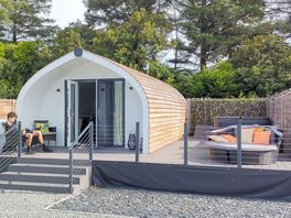 Picture of accommodation and hot tub. peaceful and private.