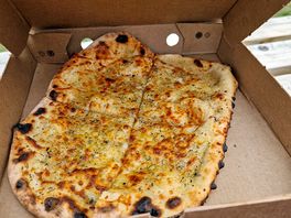 Lovely cheesey garlic bread too