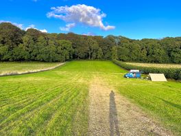 Chill spot at the bottom of the slope!