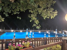 Piscine vue du restaurant