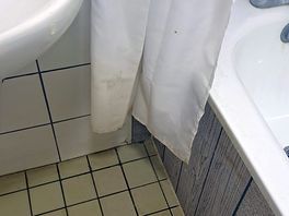 It also had a bath, too dirty to use