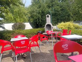 Snack bar area outside