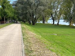 Passeggiata in zona pedonale per raggiungere il centro