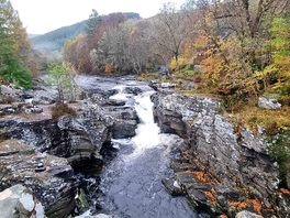 Cascade a stones throw