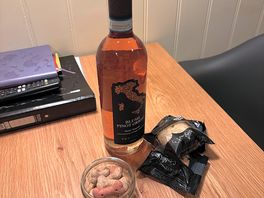 Wine, biscuits & dog biscuits on arrival
