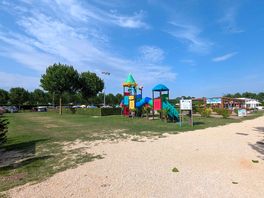 Spielplatz vorm pool