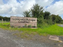 The sign on the main road for the entrance