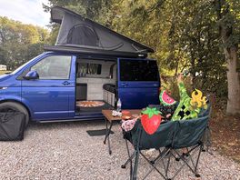 Spacious gravel pitch with electric